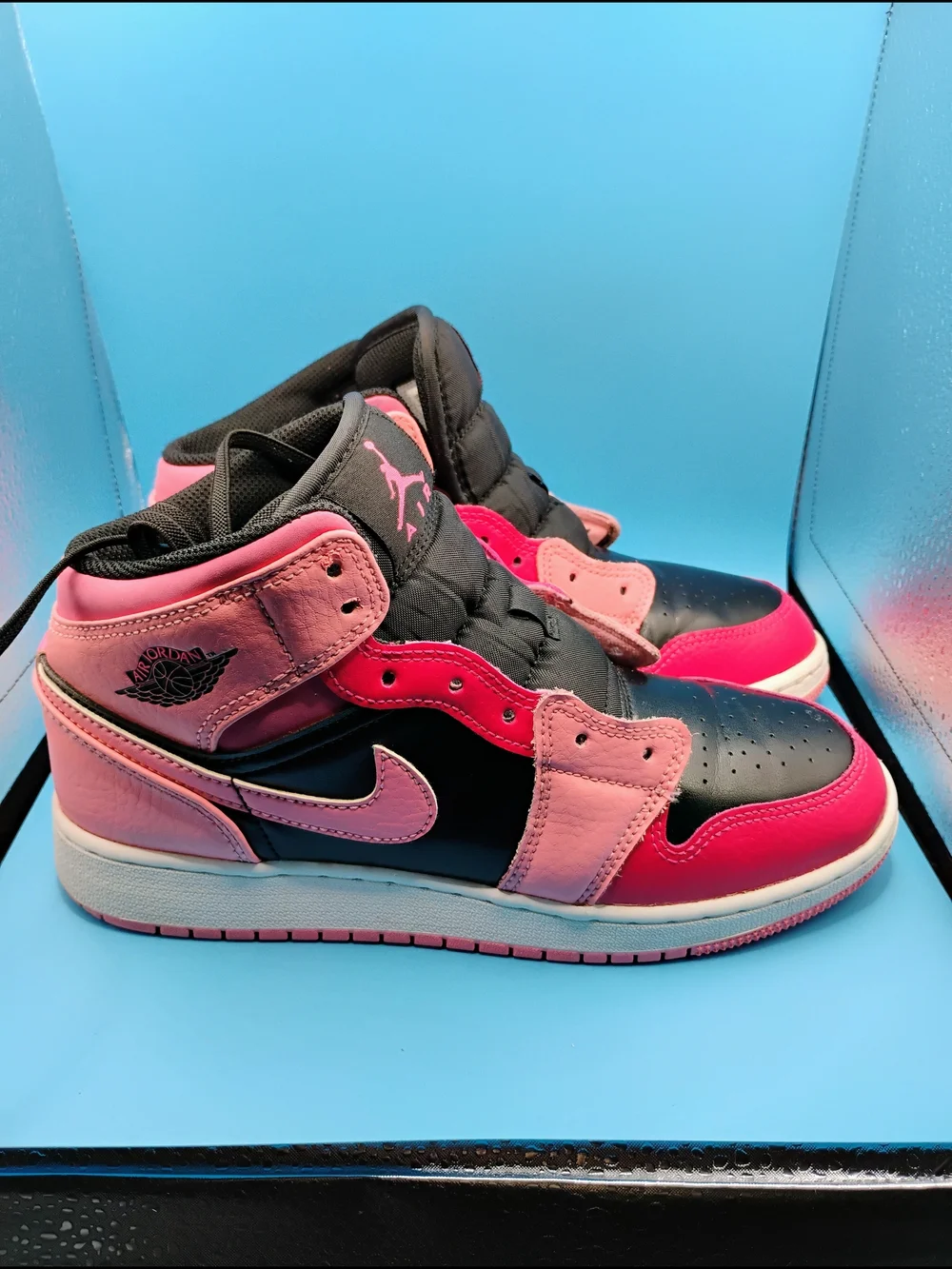 Jordan's High-Top Basketball Shoes - Black/Pink